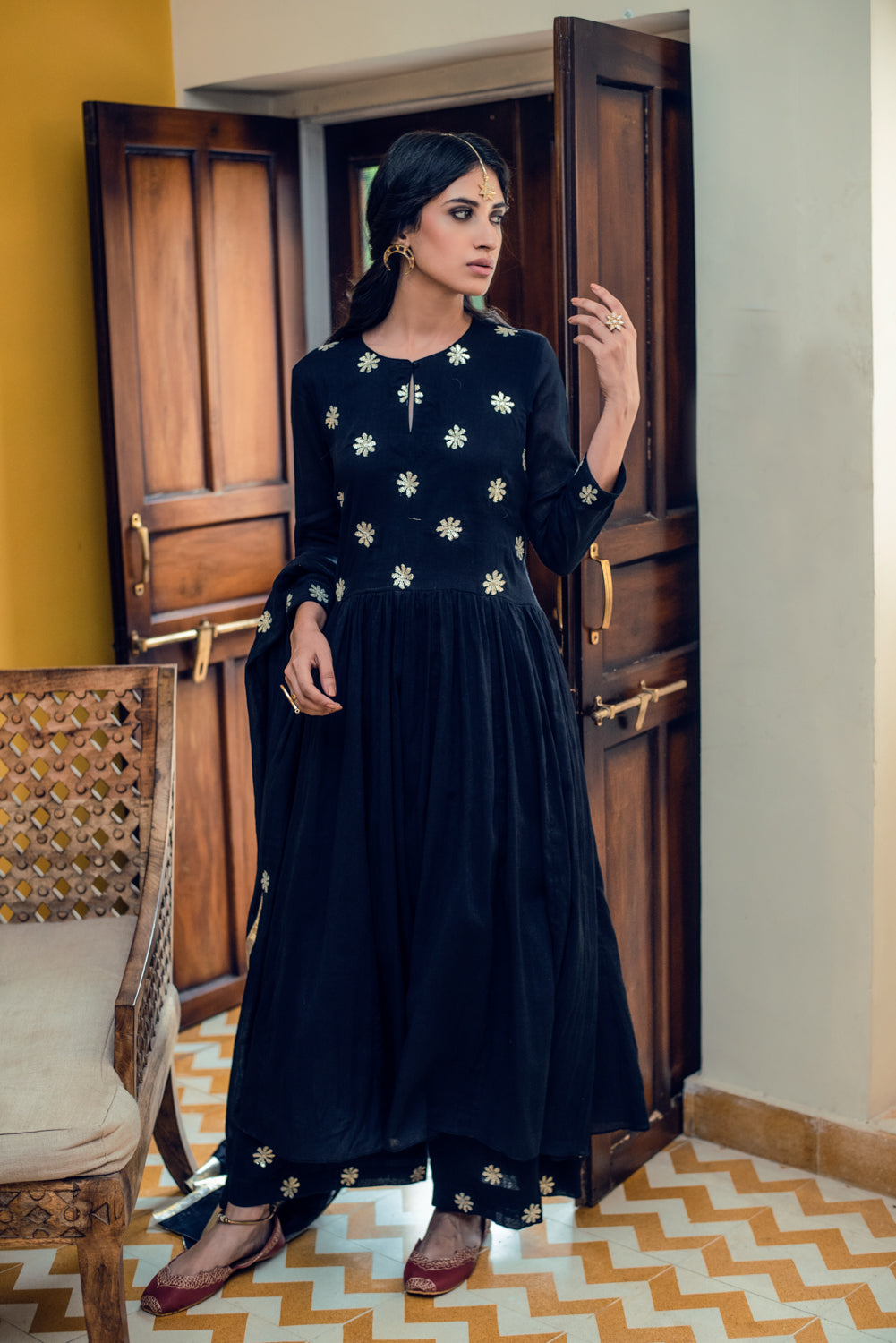 AAFREEN FLOWER GOTA YOKE GATHER DROP WAIST GATHER ANARKALI SET 0F 3 - BLACK