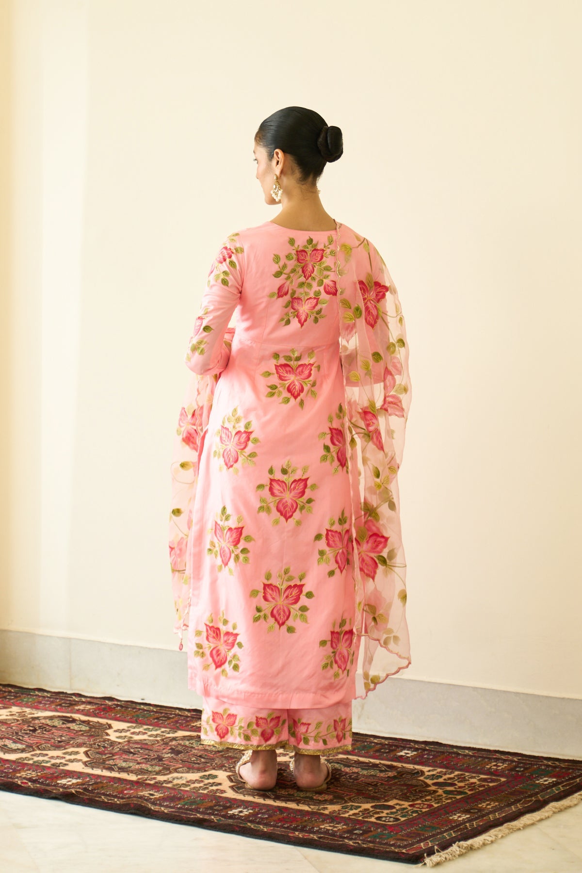 Saanjh Peach Silk Handpaint Sweetheart Kurta With Palazzo And Dupatta ( Set Of 3)