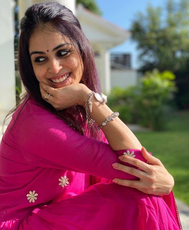 GENELIA D'SOUZA IN AAFREEN FLOWER GOTA YOKE GATHER DROP WAIST GATHER ANARKALI SET 0F 3  - RANI PINK